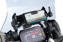 The charging box fits all BMWs with the factory-side BMW navigation preparation (Navigator V, VI)