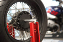 This means the 25 mm axles of standard balancers or balancing stands can be used
