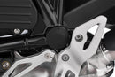 With the silver swingarm pivot covers Classic the large cavities of the swing arm pivot of the R nineT are permanently protected. 