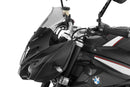 High end windshield with a smoothly flowing profile. With an uniformly distributed approaching flow at any speed.
