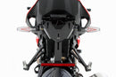 The licence plate holder can be disassembled in no time - this saves weight when training on the race track and improves the aerodynamics