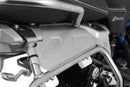 The two covers close the openings between the case carriers and the tail frame and create an appealing look. 