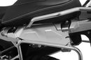 The two covers close the openings between the case carriers and the tail frame and create an appealing look. 