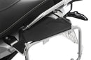 The two covers close the openings between the case carriers and the tail frame and create an appealing look. 