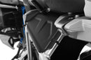 The two covers close the openings between the case carriers and the tail frame and create an appealing look. 