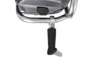 The practical and comfortable crash bar foot rests allow relaxed riding, even on long trips. 