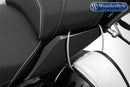 A secure yet easy-to-use handy helmet lock for the R 1250 R. 